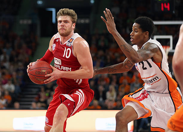 更是在关键 更是在关键